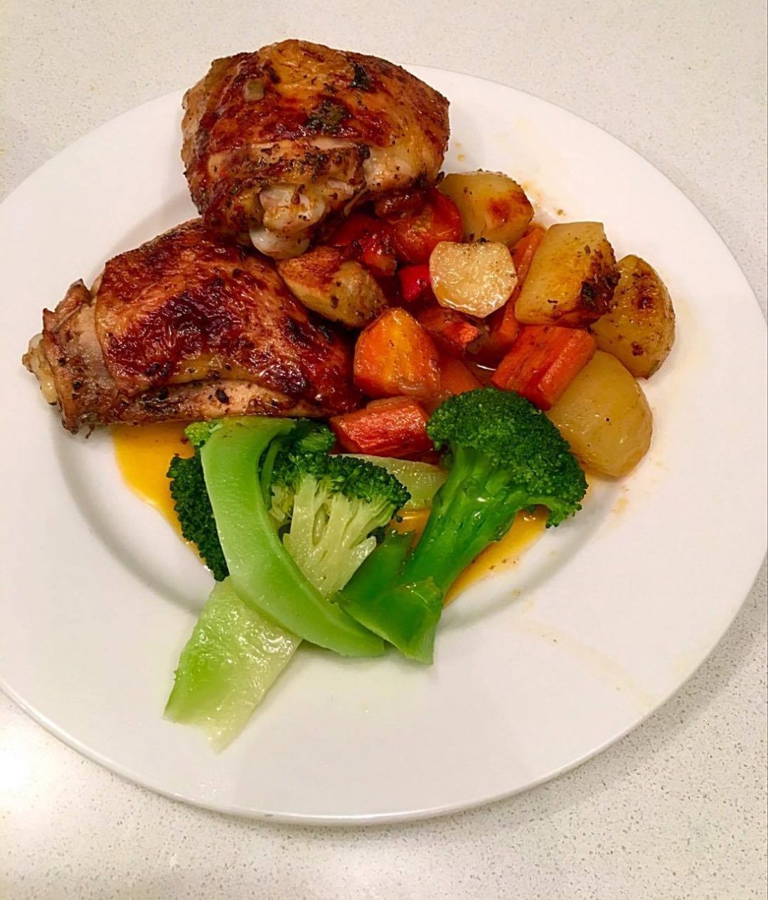 Baked chicken and vegetables with paprika and balsamic vinegar Hills
